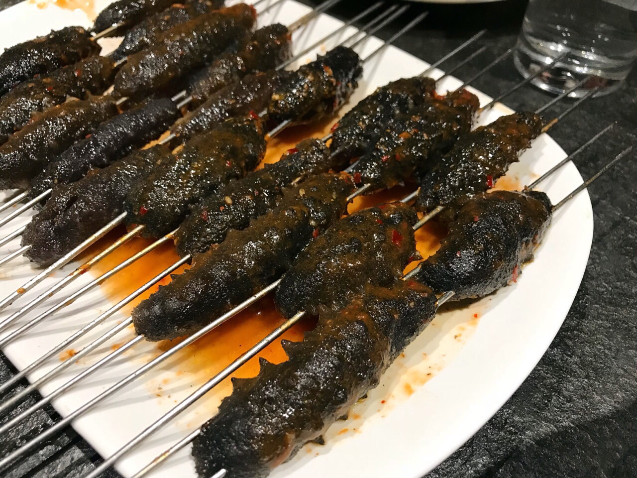 【携程美食林】大连我就看看海鲜烧烤餐馆,这里的海参炒面真的有海参