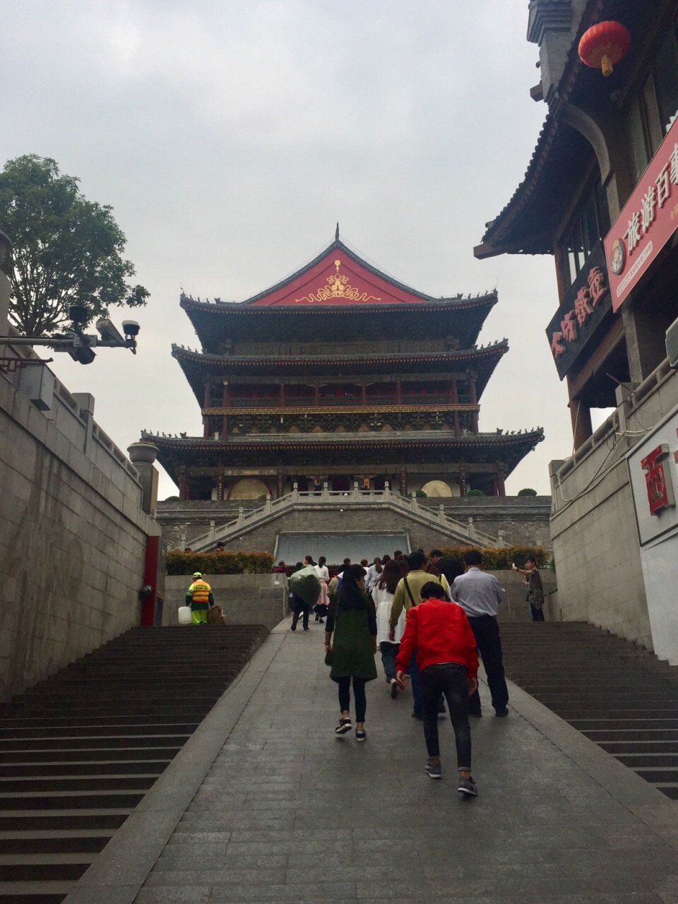 薄外套也需要带上,注意实时天气西安热门景点 高家大院免费,皮影戏