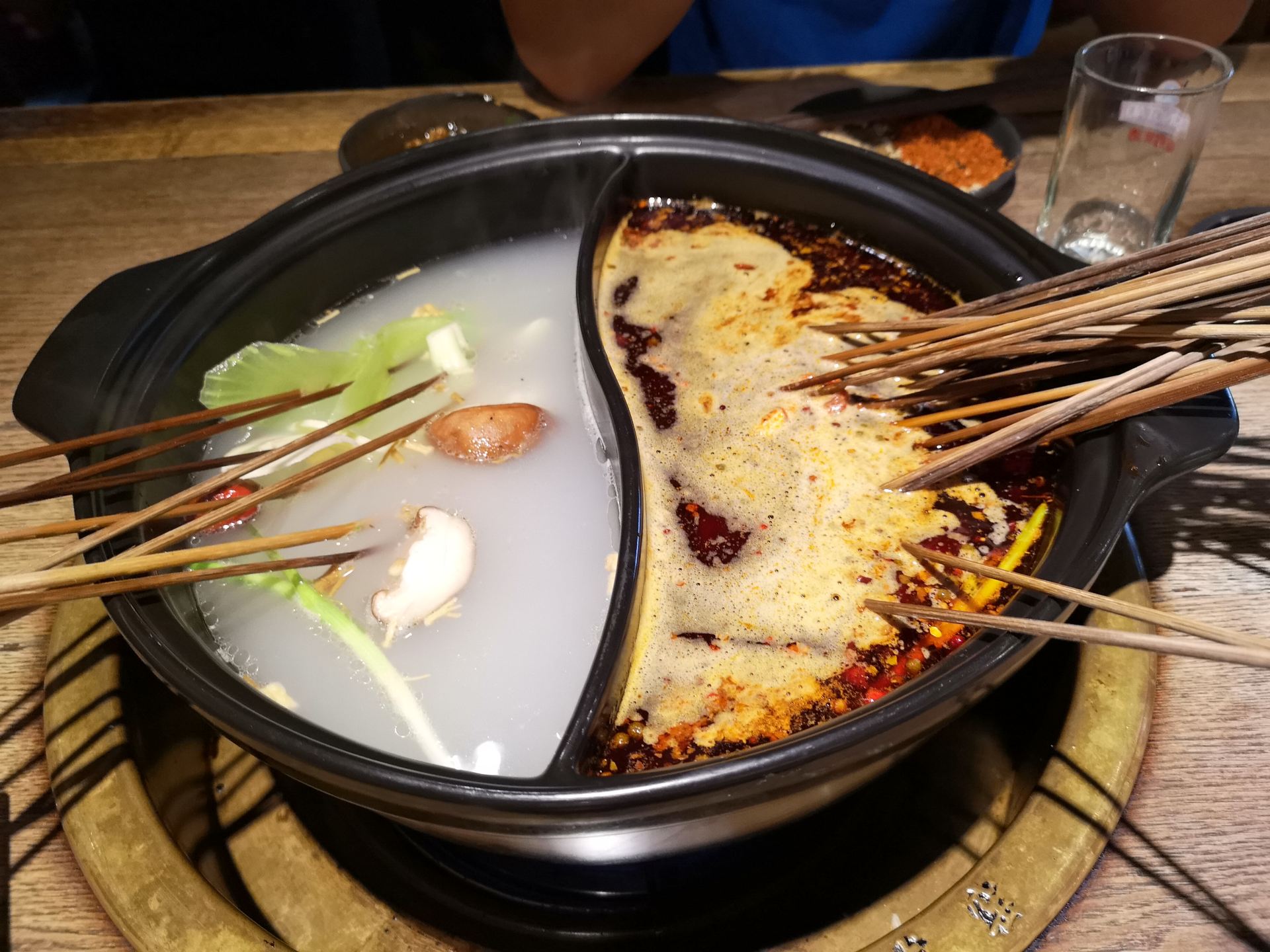 龙窑砂锅串串香(宜川店)