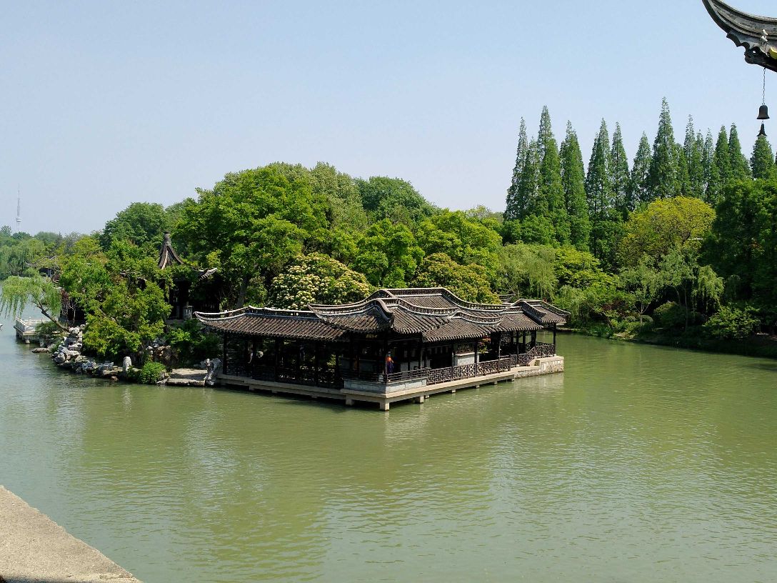 瘦西湖景区不大,景点集中,四桥烟雨,莲花桥,钓鱼台,二十四桥等,是靓丽