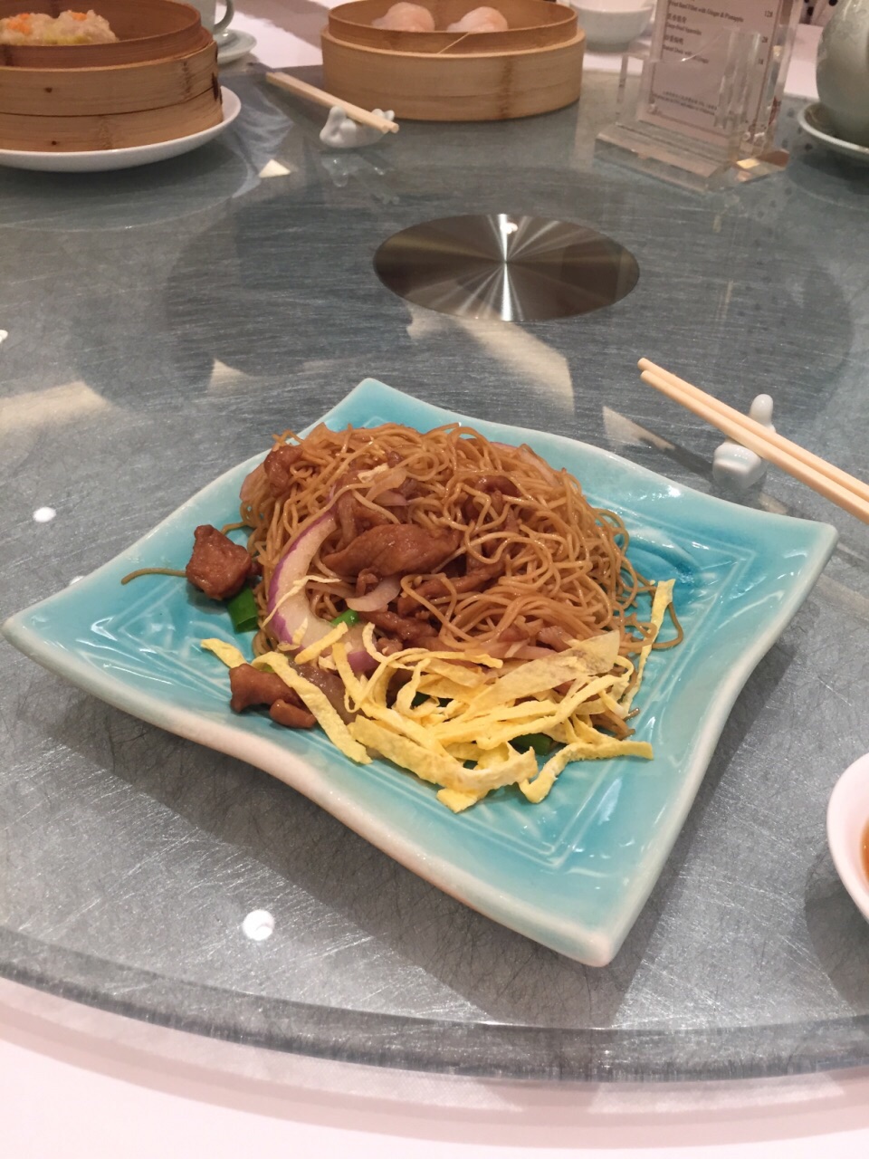 玉堂春暖在白天鹅三楼,五星级酒店的中餐厅,比起传统的粤式茶楼要安静