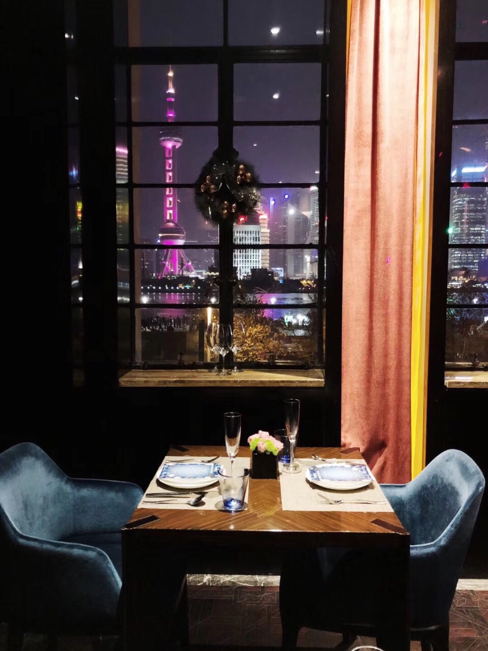 上海外滩悦6浪漫约会餐厅   预订了外滩六号悦6餐厅 复古的欧式风格