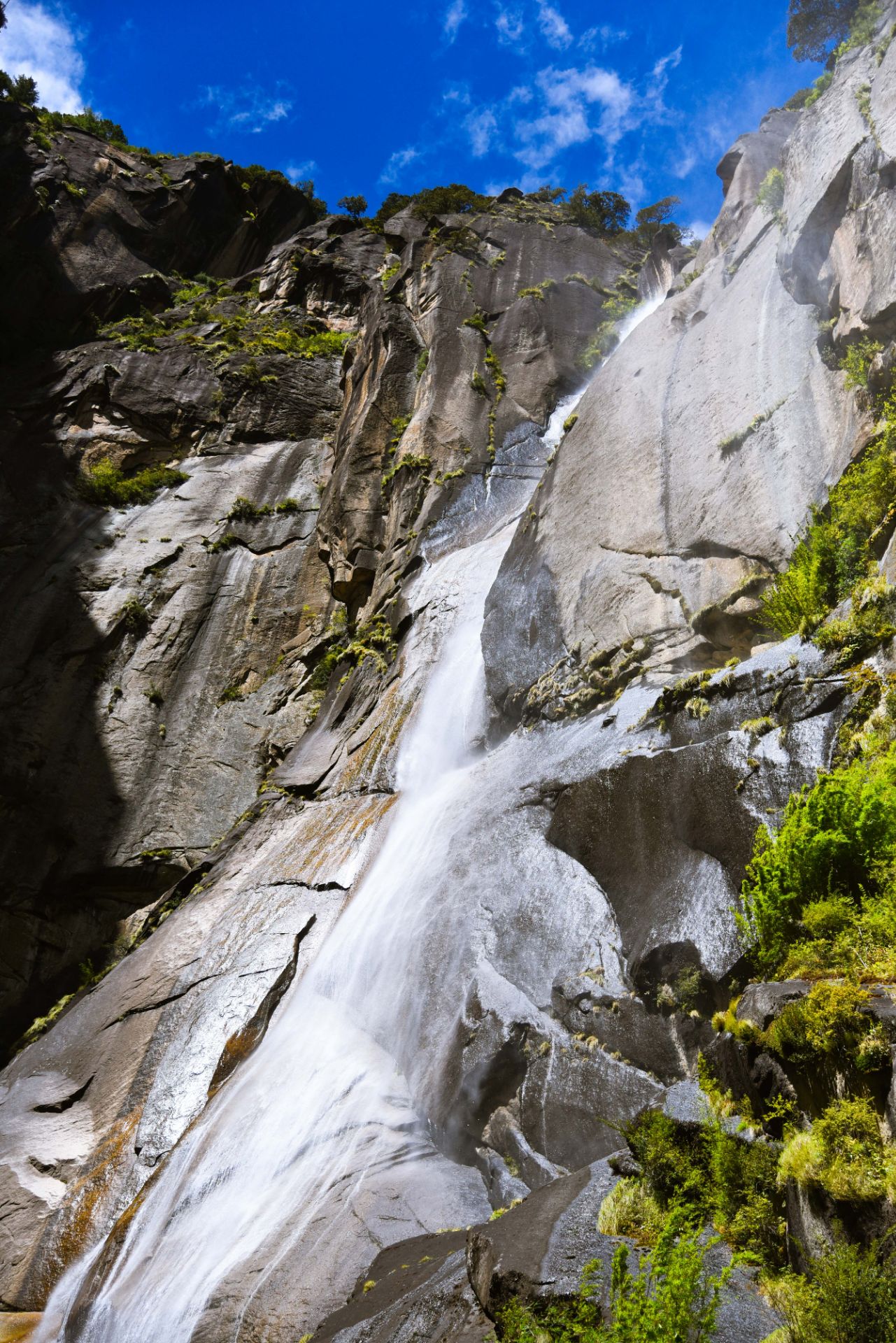 卡定沟天佛瀑布
