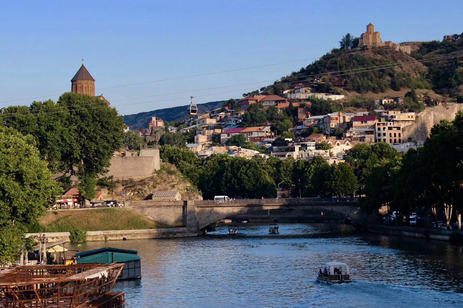 第比利斯老城蜿蜒的库拉河将第比利斯一分为二一侧是老城一侧是新城