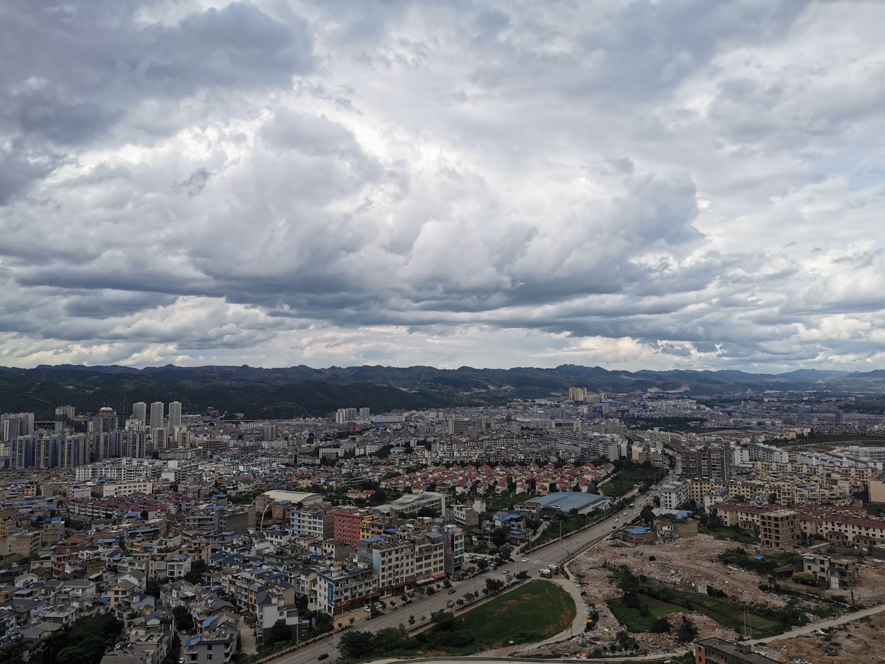 应该是文山市区内一个非常著名的景点了吧. 现在的门票是免费的.