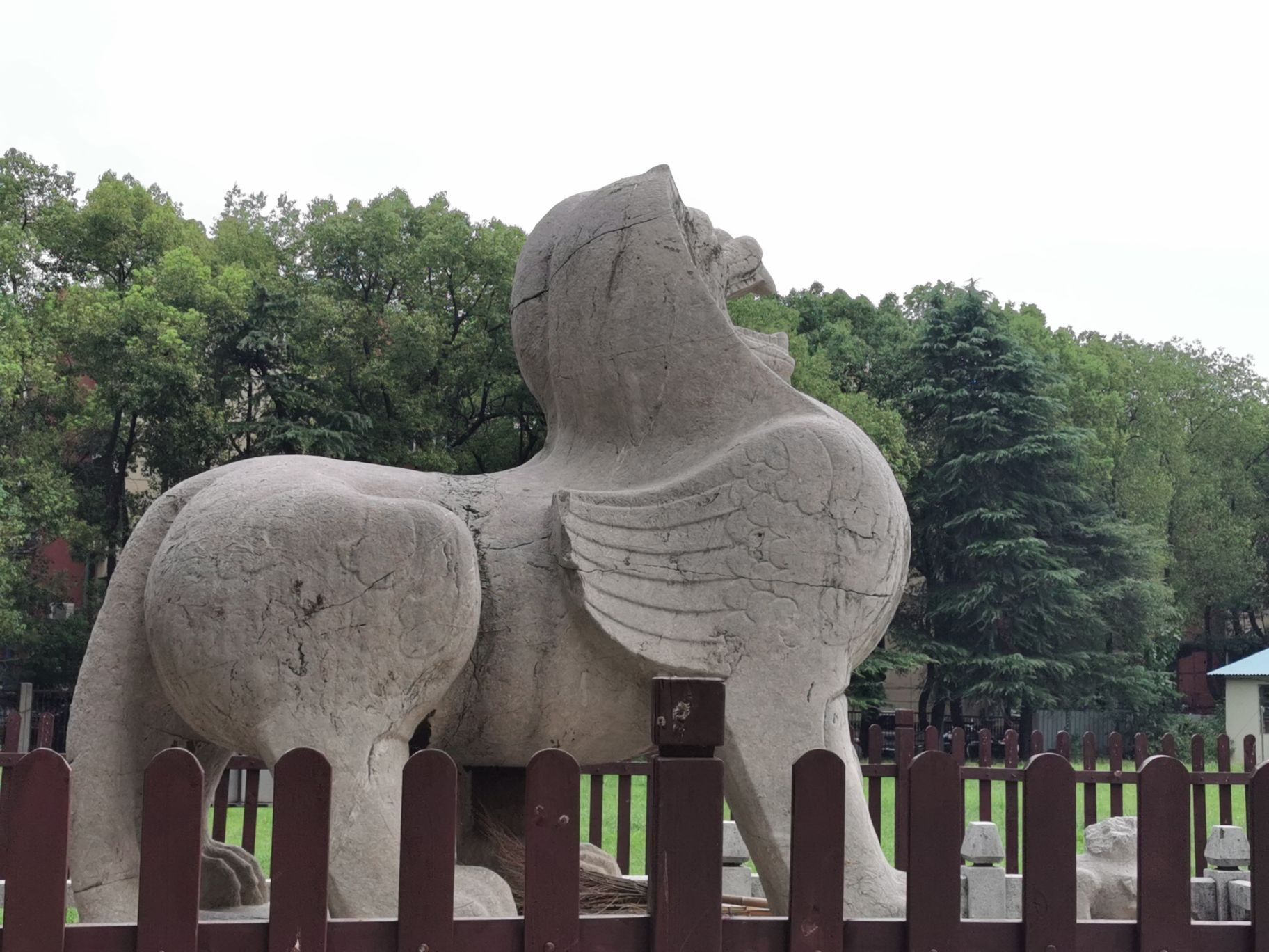 萧融墓神道石刻