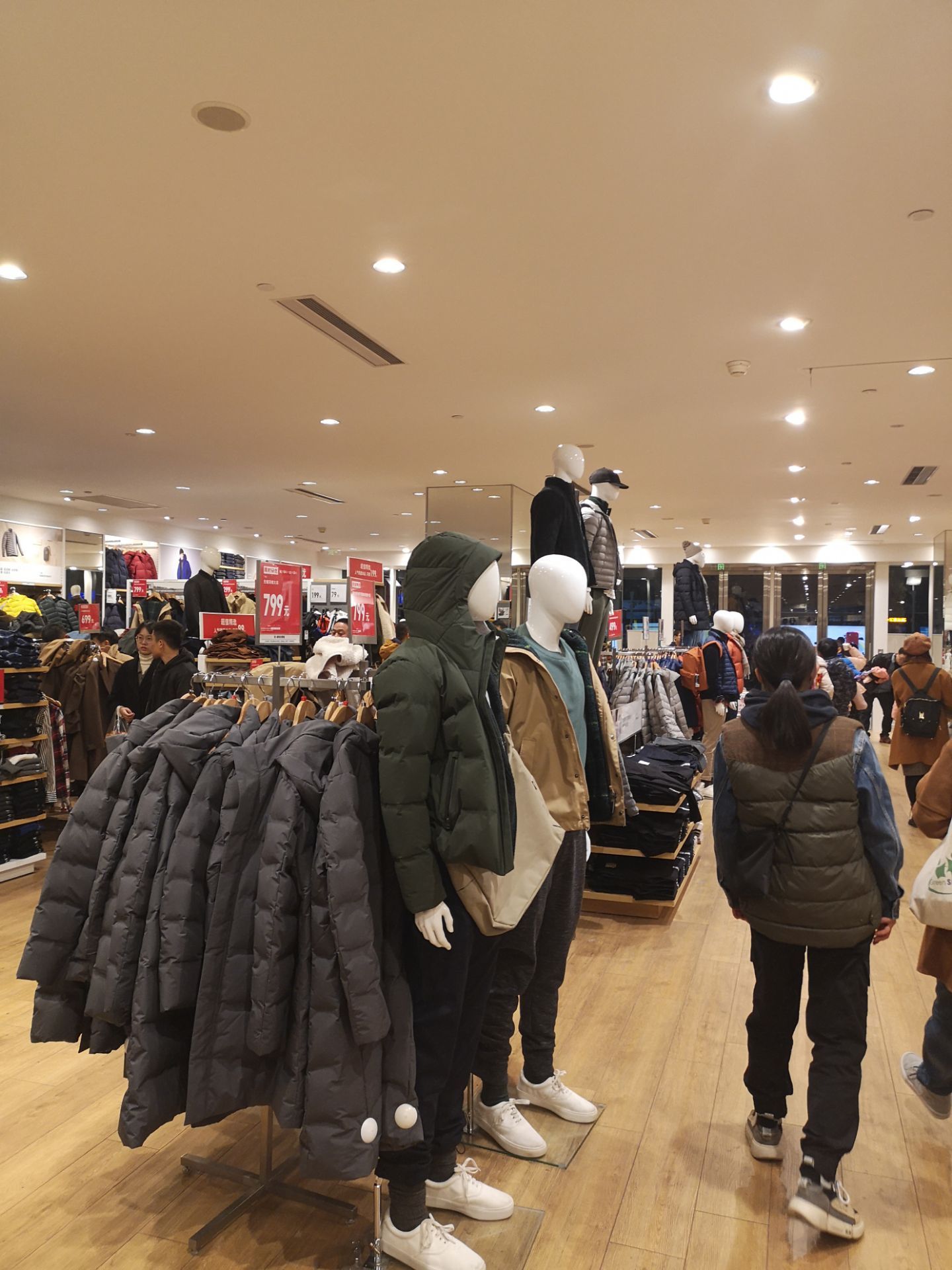 【携程攻略】南京uniqlo(金鹰天地店)购物,优衣库在南京有很多门店