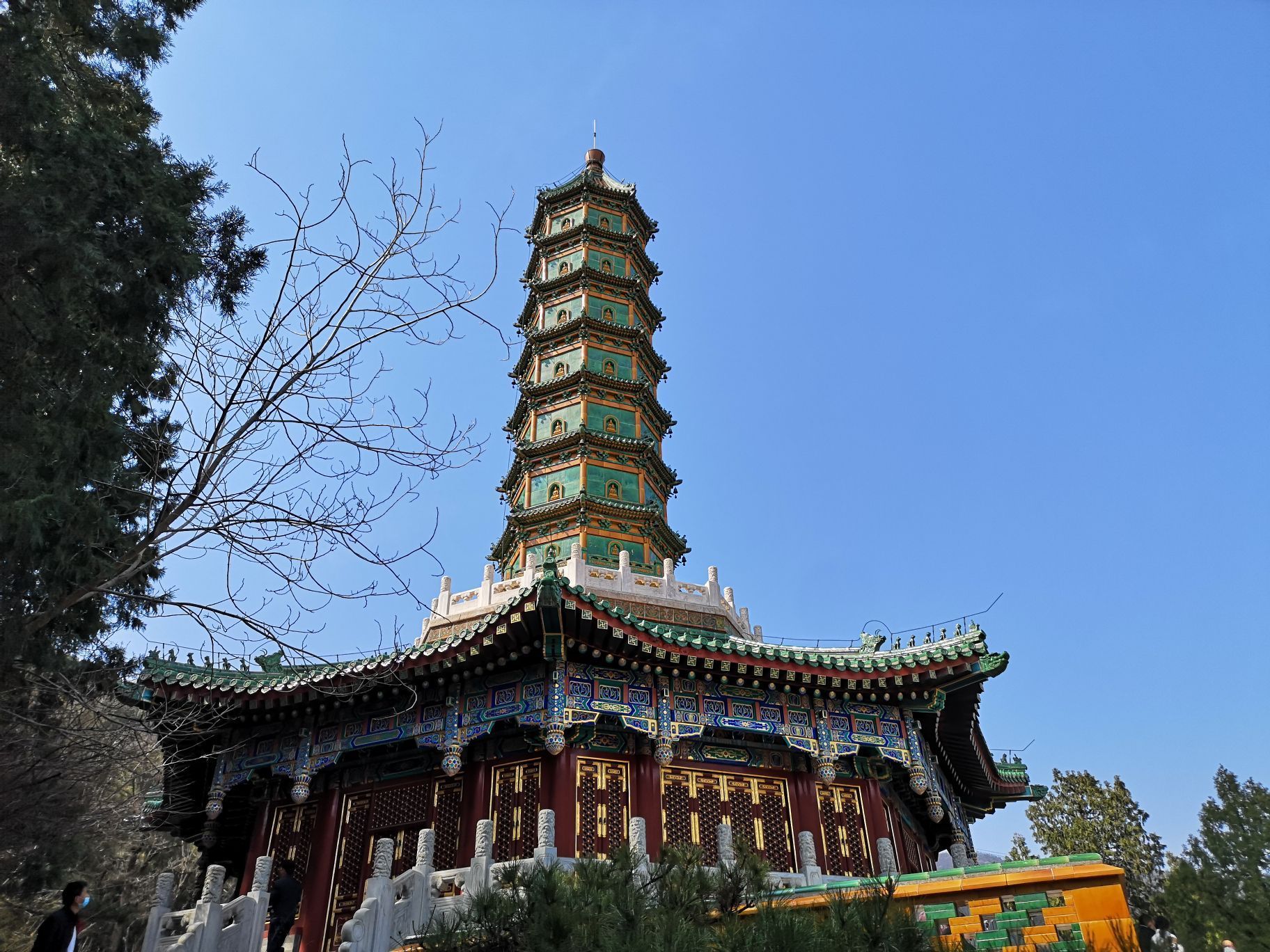 【携程攻略】景点,北京香山公园的琉璃塔全称为琉璃万寿塔,是一座立于