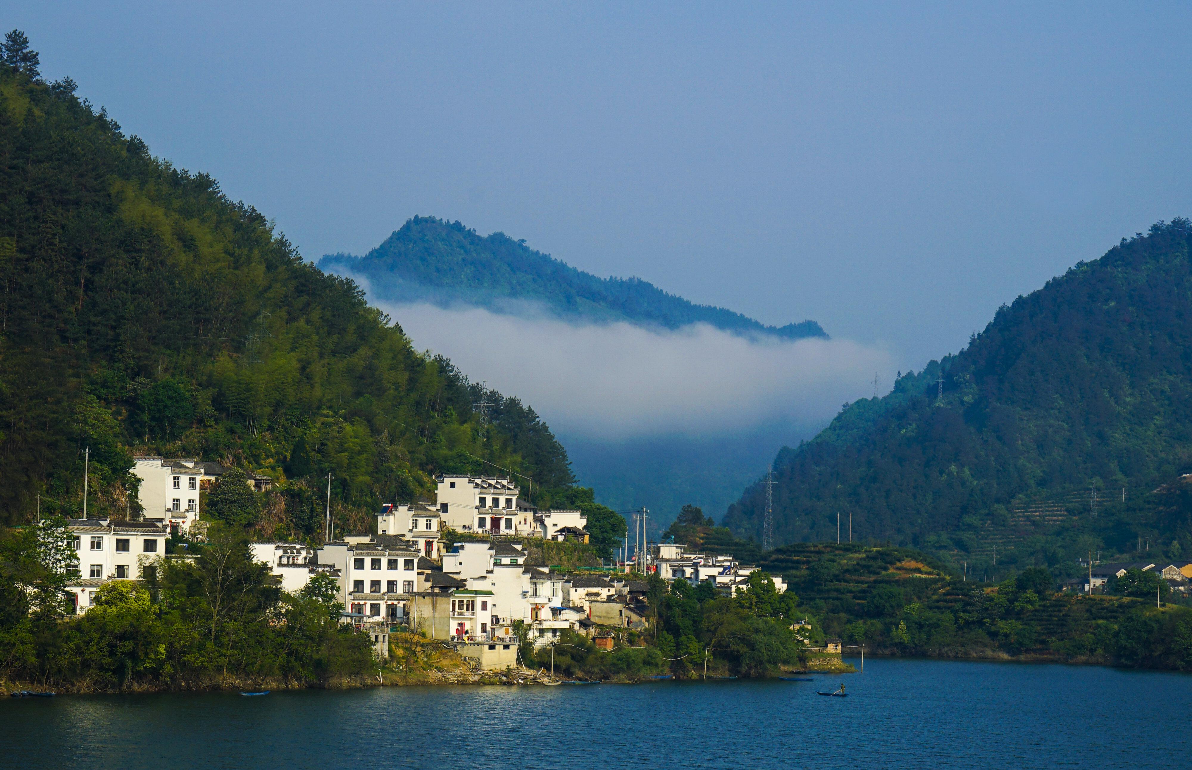 灵山村