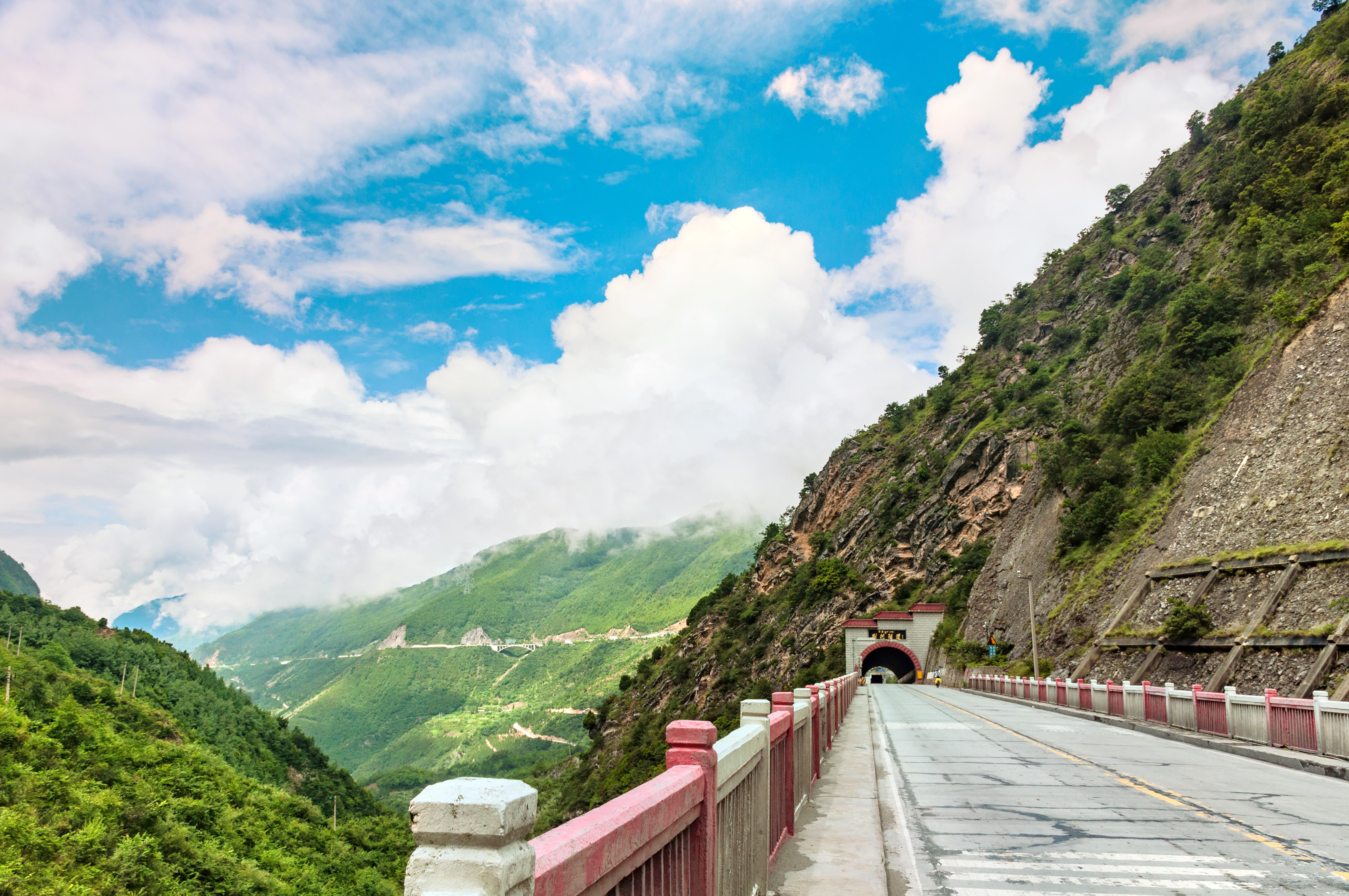 泸定二郎山图片