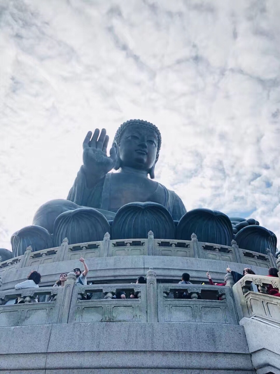 宝莲禅寺是香港最著名的十方丛林位于大屿山昂平高原介于凤凰山与弥勒