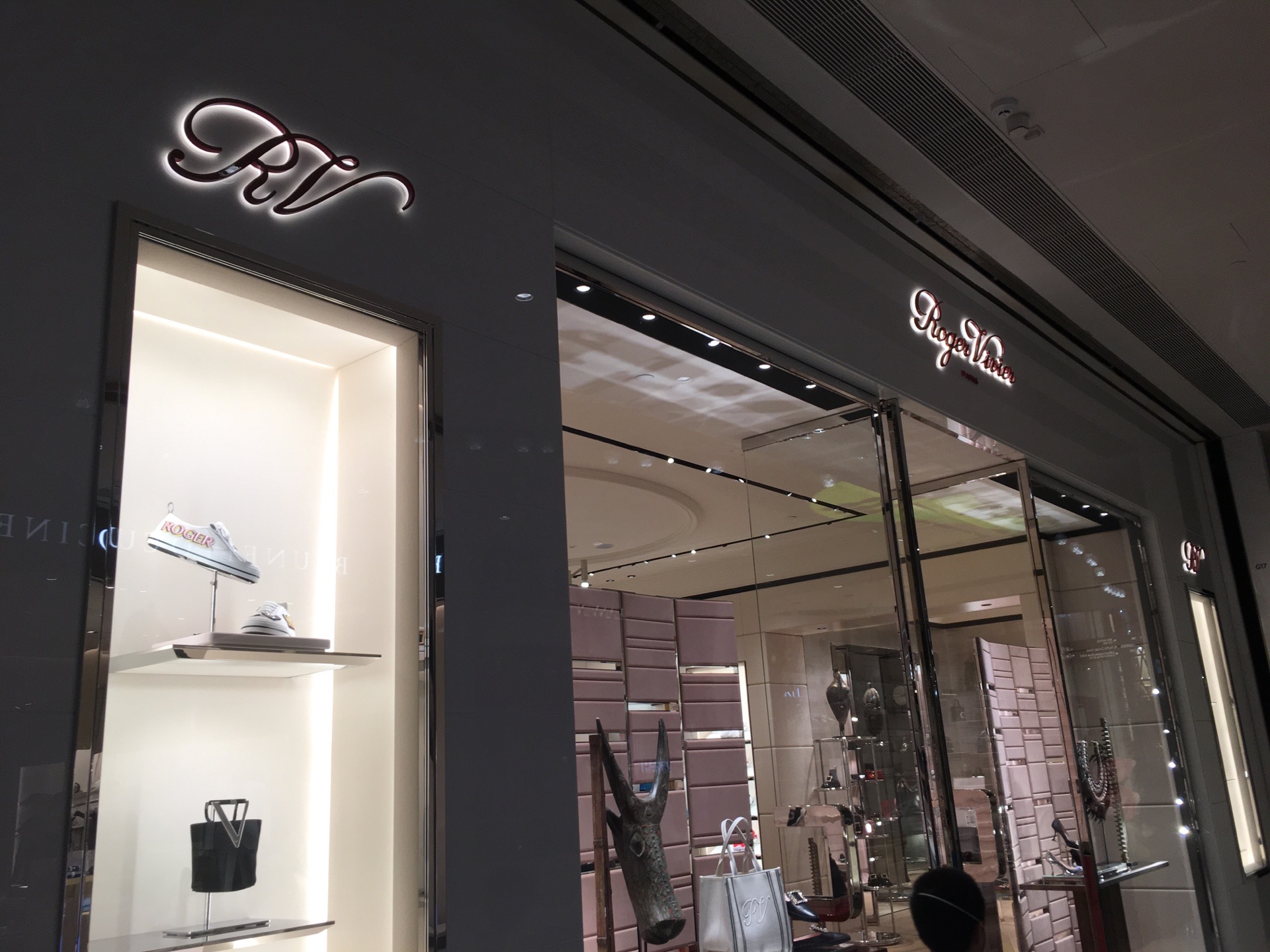 roger vivier(k11购物艺术馆店)