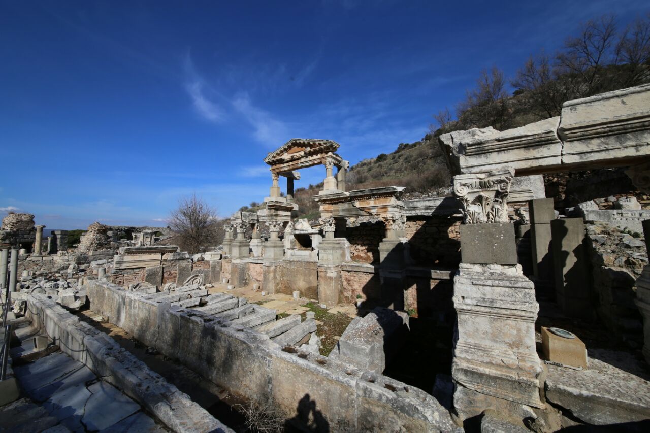 在克里斯特街兩邊可以看到非常多的以弗所古城遺蹟克里斯特街是以弗所