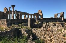 沃鲁比利斯位于梅克内斯以北约30公里处，是摩洛哥的罗马古城遗址，据记载，公元1世纪时，这里曾经是一座