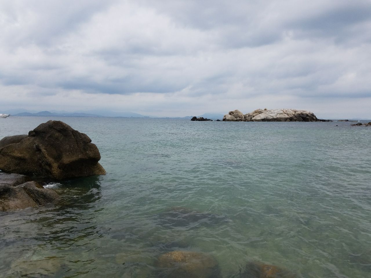 还行,岛上的景色很不错.不能错过