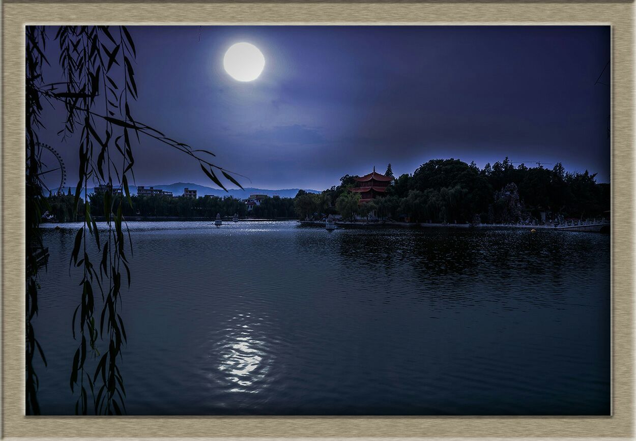 唯美月夜湖面幽静诗意舞台背景,其它舞台背景下载,高清1920X1080视频素材下载,凌点视频素材网,编号:6649