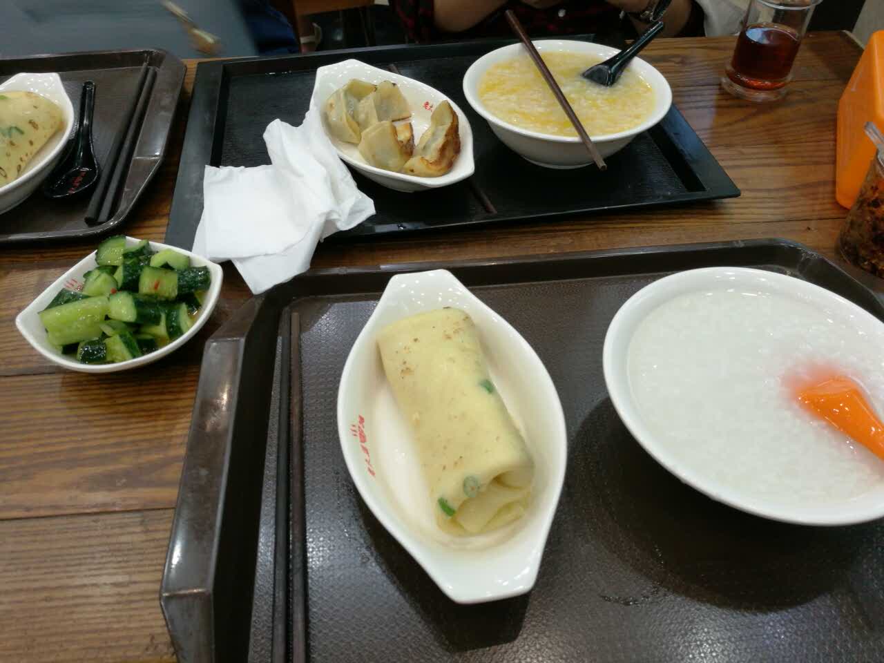 2022老太婆粥摊(沃尔玛店)美食餐厅,在沃尔玛下面,经常来,味道.