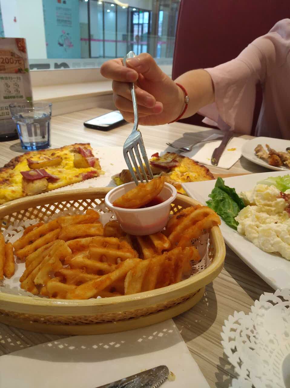 2019必胜客(合肥北城店)美食餐厅,点的双人套餐,很好吃,披萨.