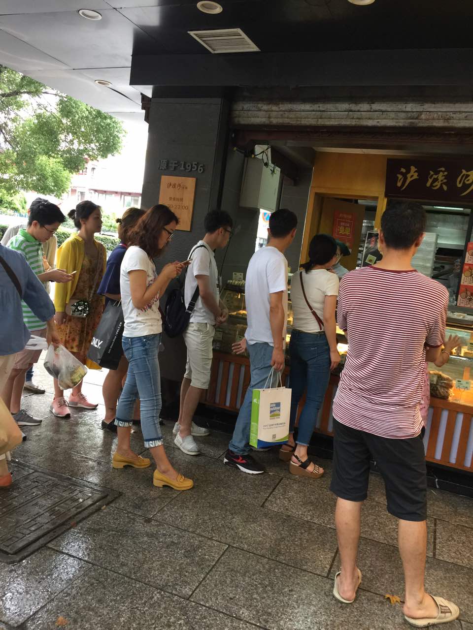 2021泸溪河桃酥(秦淮夫子庙一店)美食餐厅,还可以吧,人太多,要排队等.