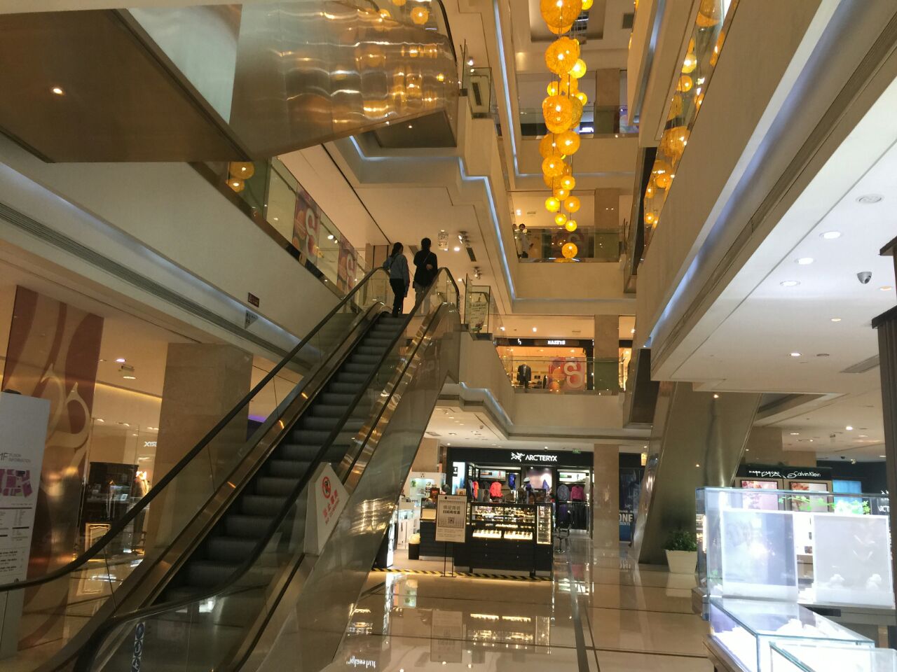 【携程攻略】宁波国际购物中心购物,在天一广场的最中心的位置,广场看