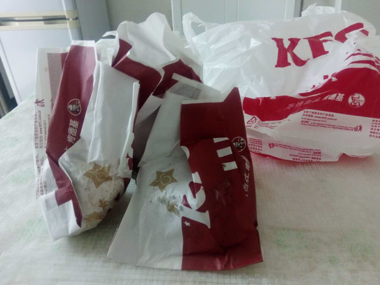 2021肯德基(青阳路店)美食餐厅,点了一个全家桶,小孩很喜欢.