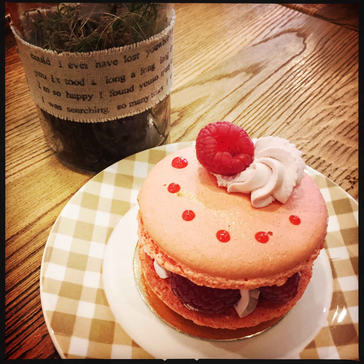 good looking cakes but the macaroon is very hard.