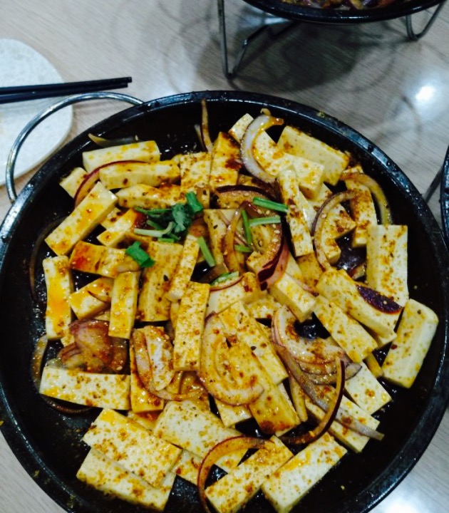 2022善嘉农大朝鲜烤盘(商大分店)美食餐厅,土豆片香脆好吃,铁板鲜蘑滑