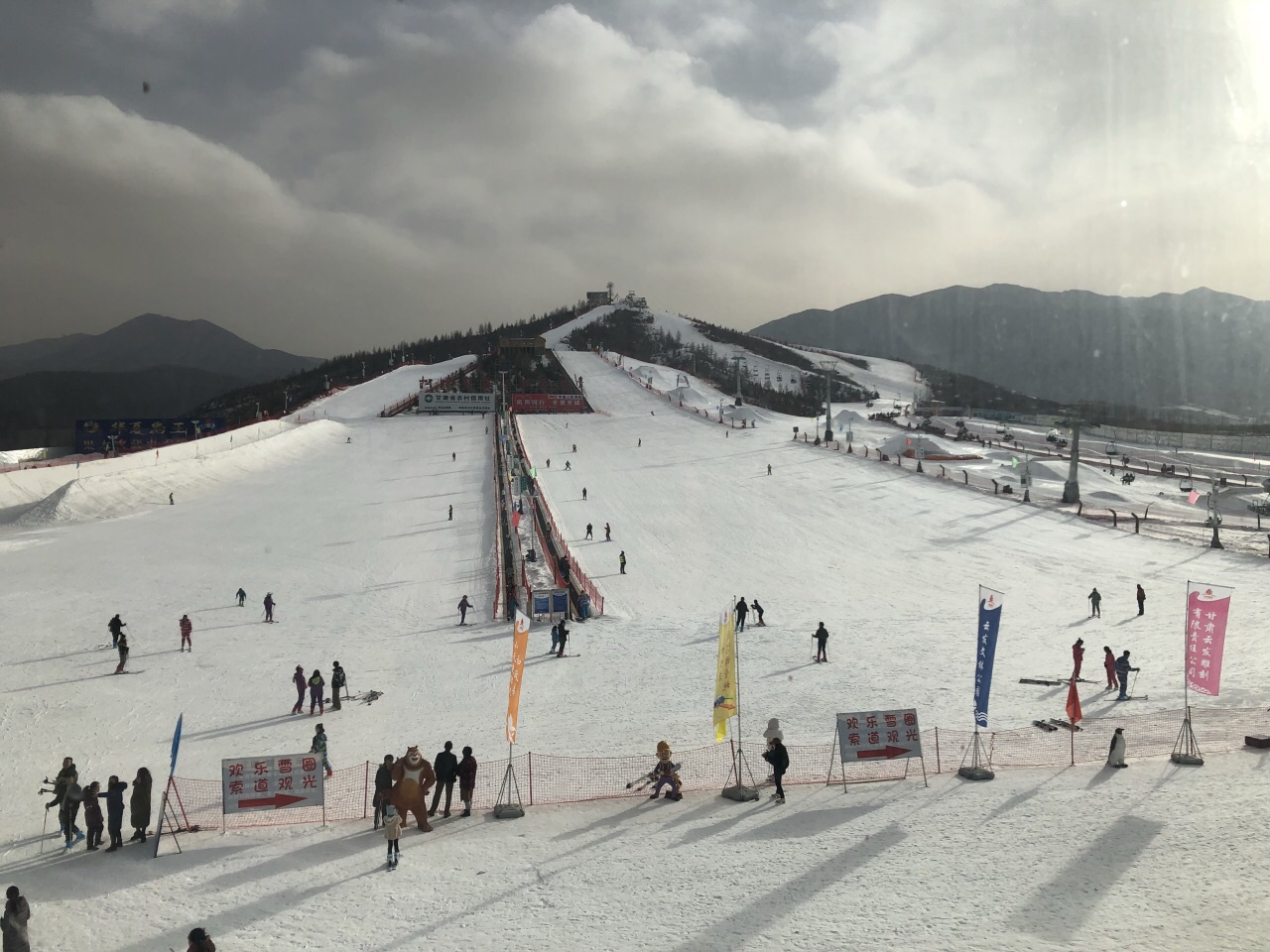 曲阳悠乐谷冬天滑雪场图片