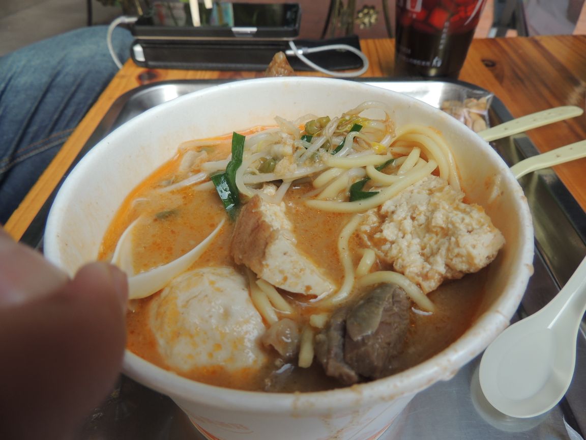 2023月华沙茶面店(中山路店)美食餐厅,点了一碗经典沙茶面 与 一个.