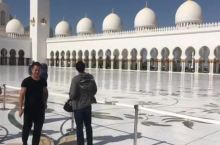 阿联酋首都阿布扎比的谢赫扎耶得清真寺