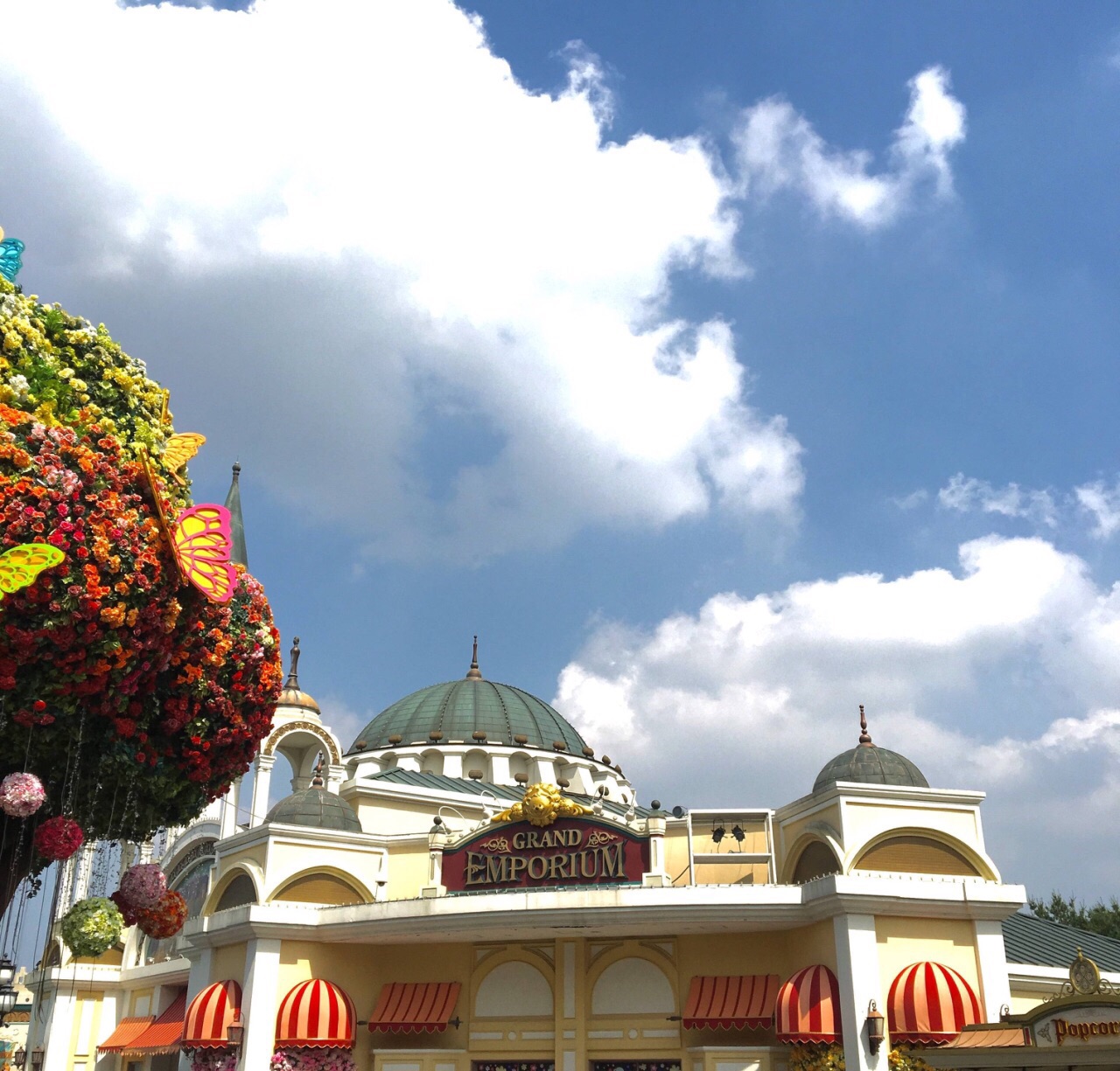 号称韩国迪士尼超级无敌美丽刺激好玩的游戏特别多还有超级无敌大的