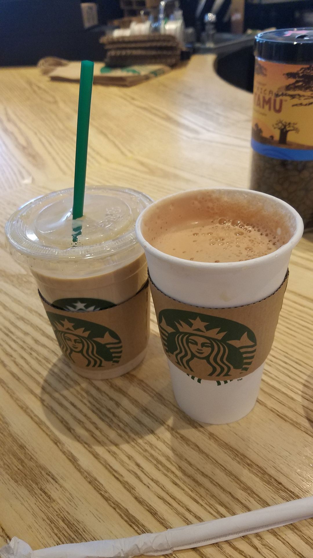 星巴克(starbucks)是美国一家连锁咖啡公司的名称,1971年成立,是全球