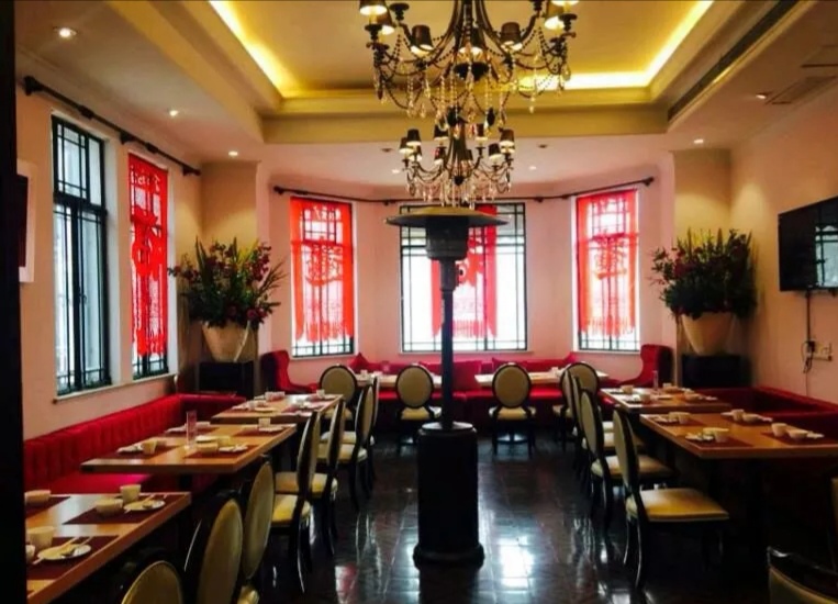 2022陆拾号海鲜火锅美食餐厅,环境非常高大上,是户外婚礼.