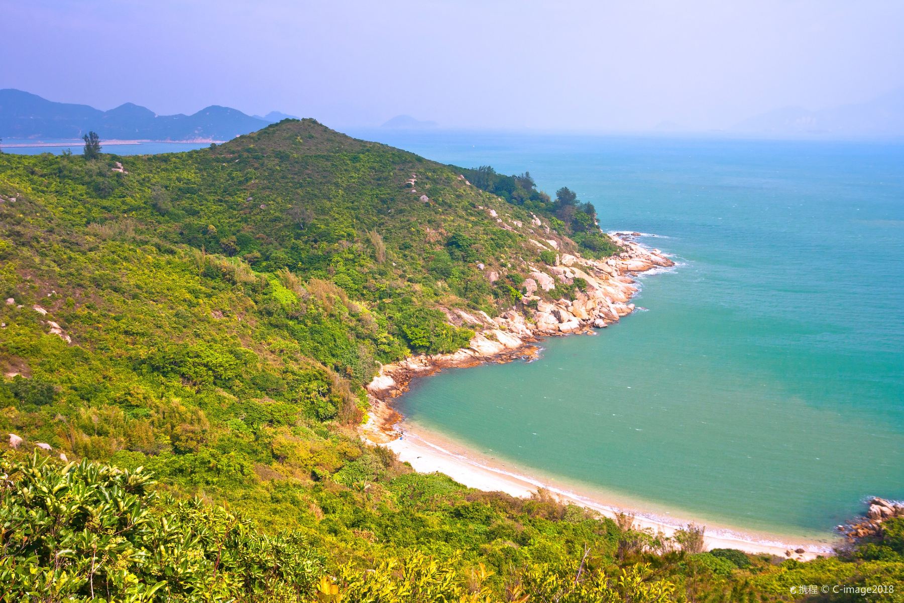【携程攻略】香港维多利亚港景点,维多利亚港位于香港岛和九龙半岛之间，南北两岸的景点多不胜数。两侧…