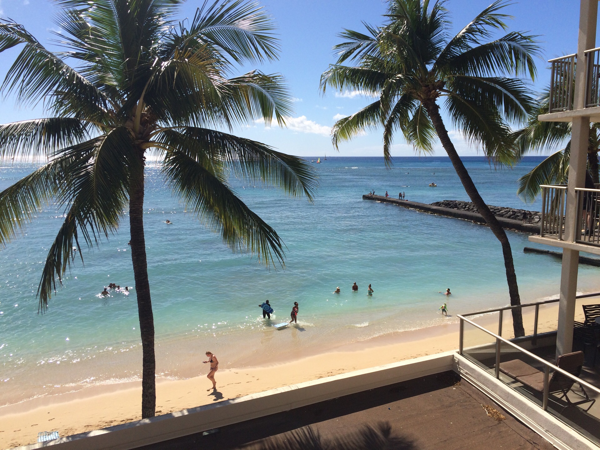 2022sandy beach游玩攻略,.的,很多游客在沙滩晒太阳.【去哪儿攻略】