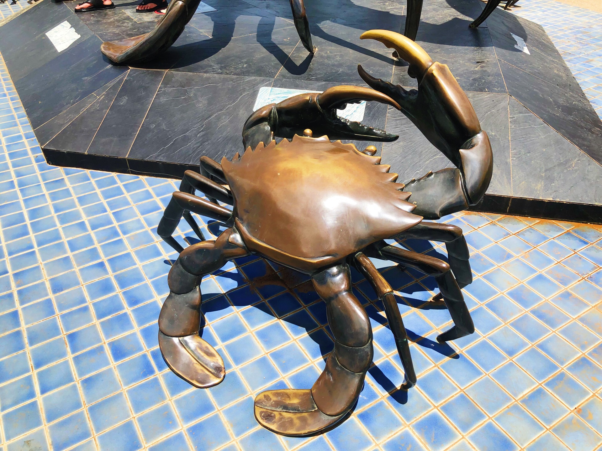 大螃蟹雕像
