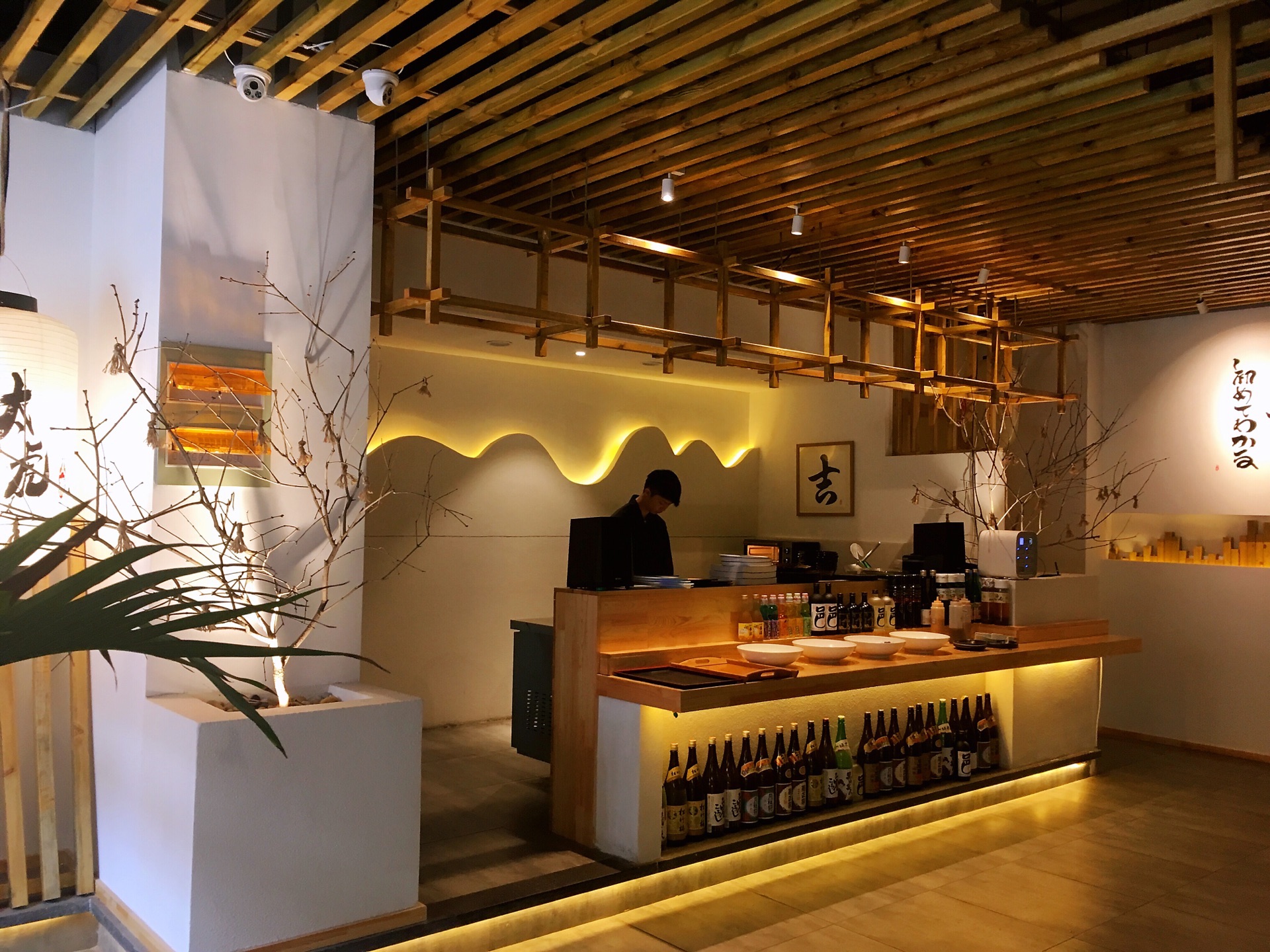 从外观可以看出极具日式风格,据说是铁西区排名第一的日本料理店喔