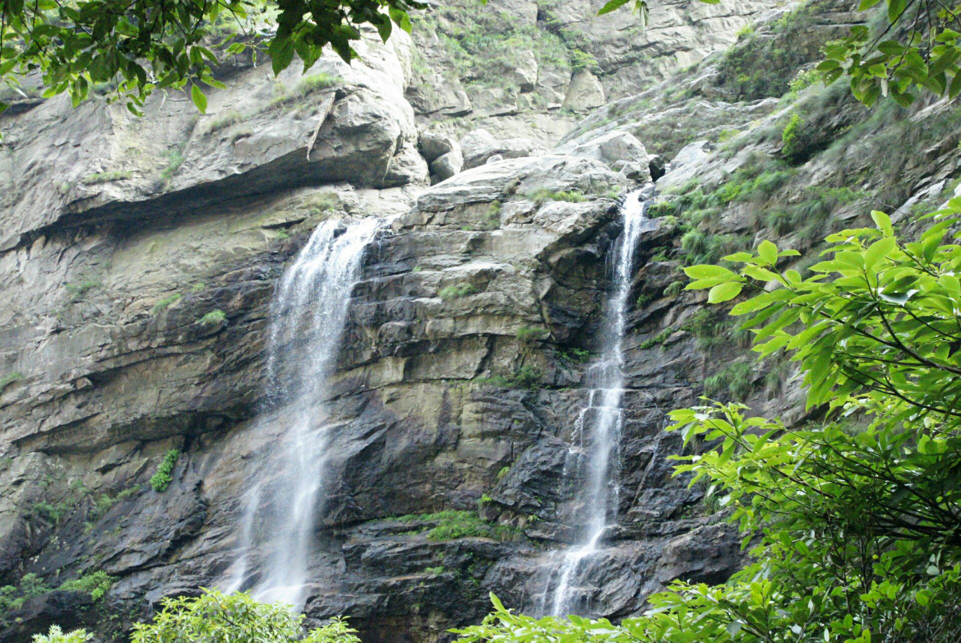 廬山是一座集風景,文化,宗教,教育,政治為一體的千古名山.