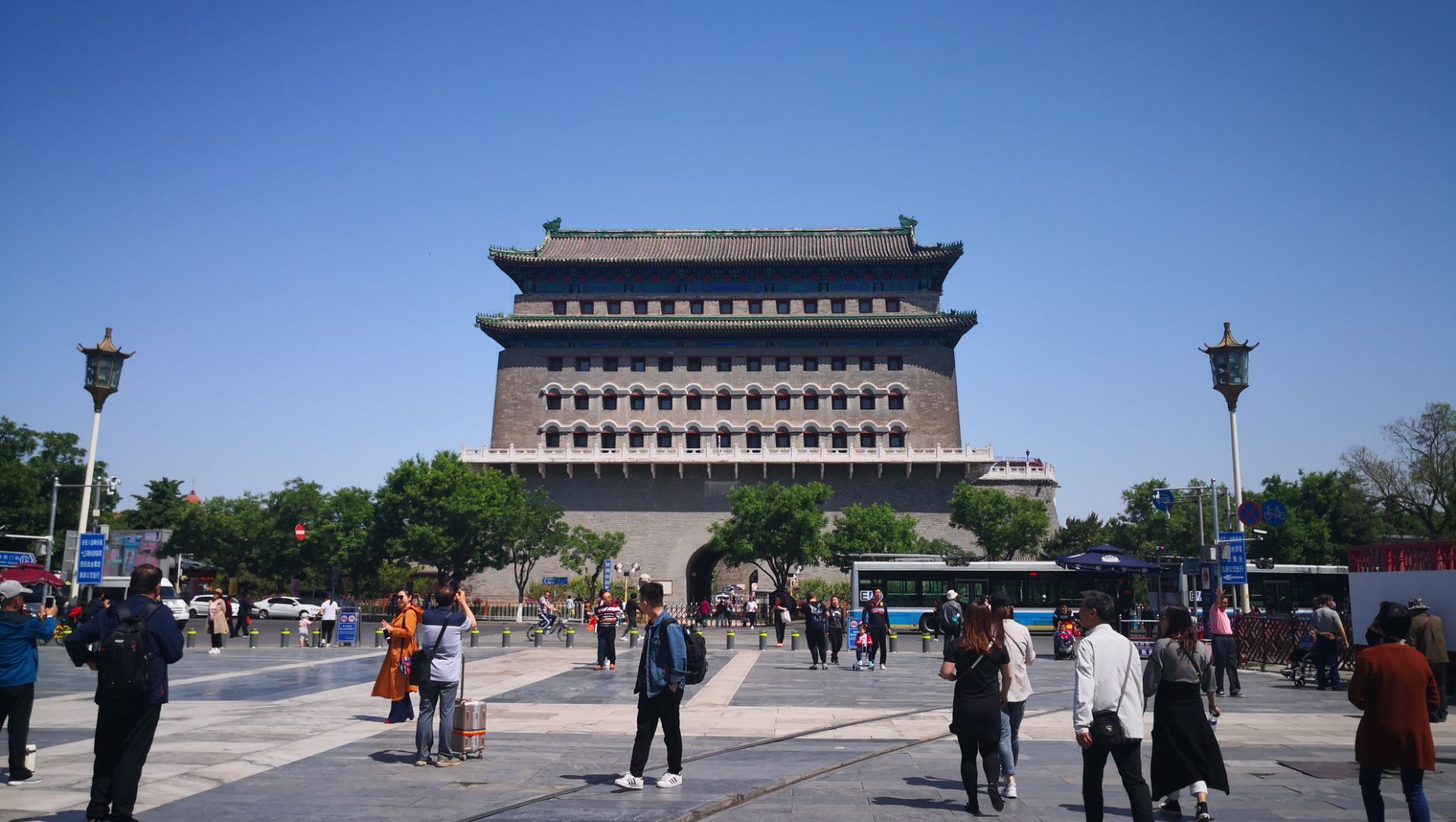 确实非常的宏伟啊,当年修建这好几十米高的东西,应该