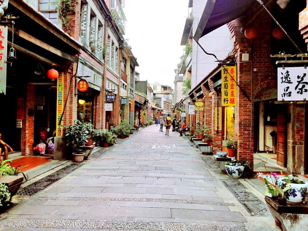 很有特色的老街,以深坑的豆腐最为出名,离台北市区不远,坐捷运到木栅