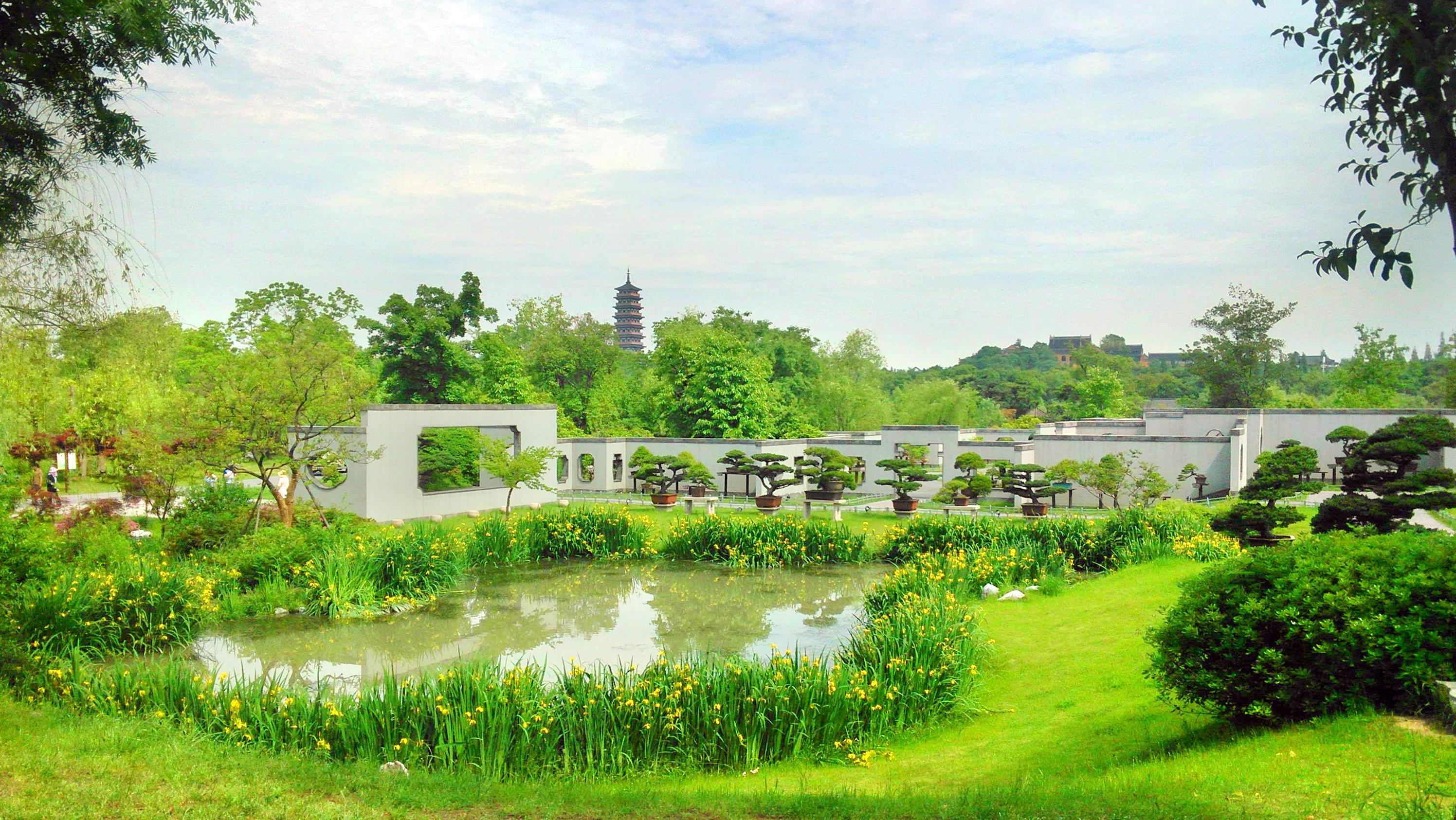 > 10 张 长春岭 暂无评分 景点地址 江苏省扬州市维扬区瘦西湖景区内