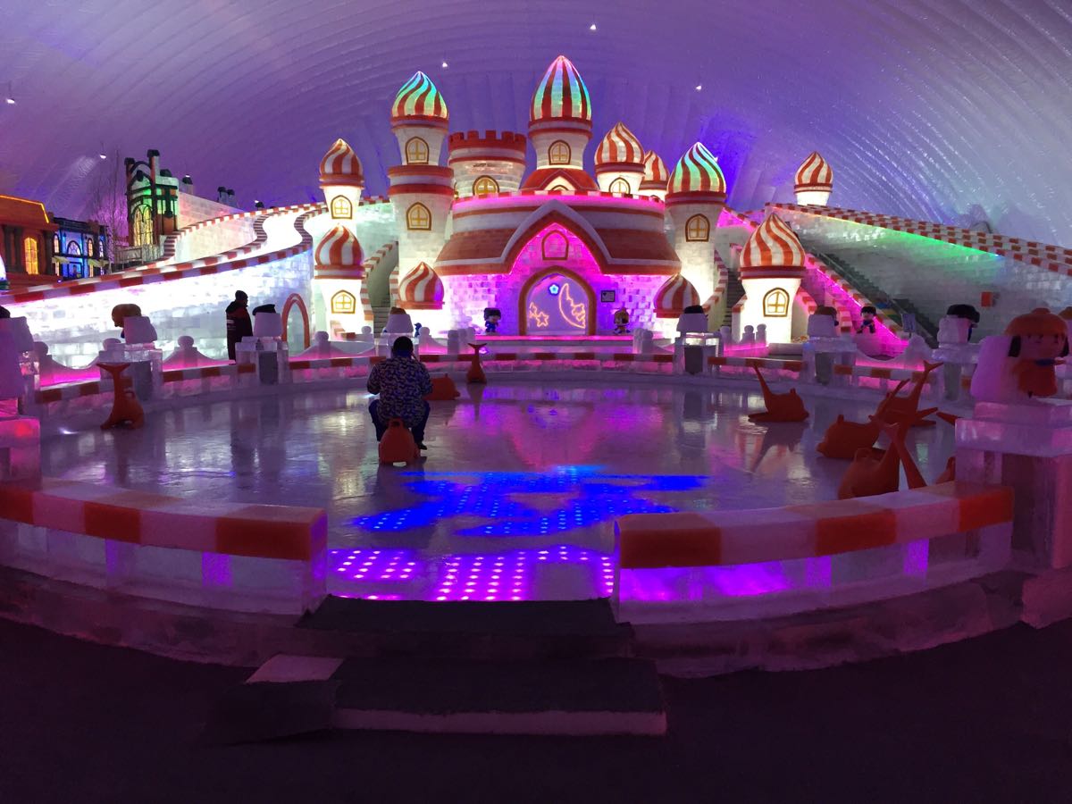 哈尔滨冰雪大世界室内冰雪主题乐园