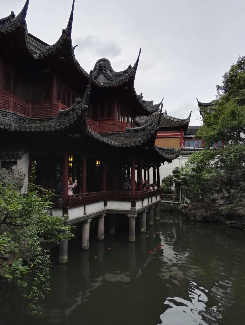 【携程攻略】上海豫园景点,豫园不错,但是商业气息太浓,人流太大.