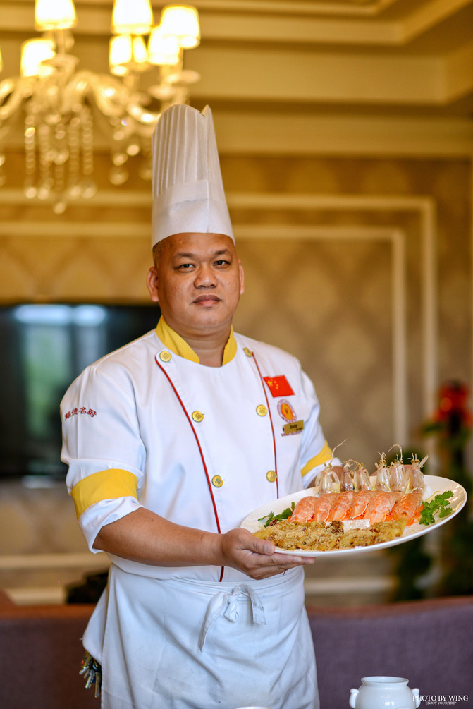 和老板,主厨为此研发了一道充满爱情故事的菜式——避风塘拆肉富贵虾