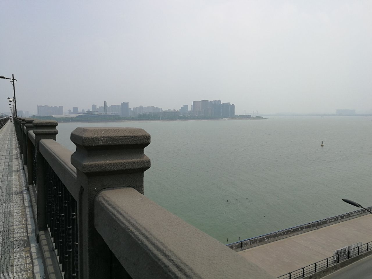 杭州钱塘江边图片