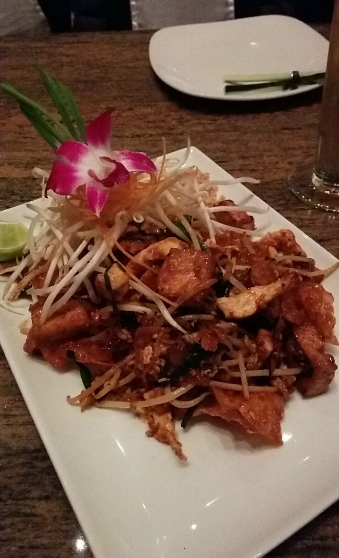 table餐館,the pad thai with fried wontons is