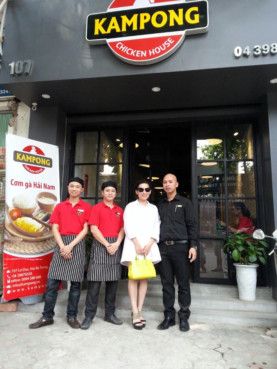 ca s phi nhung dùng ba tra ti nhà hàng