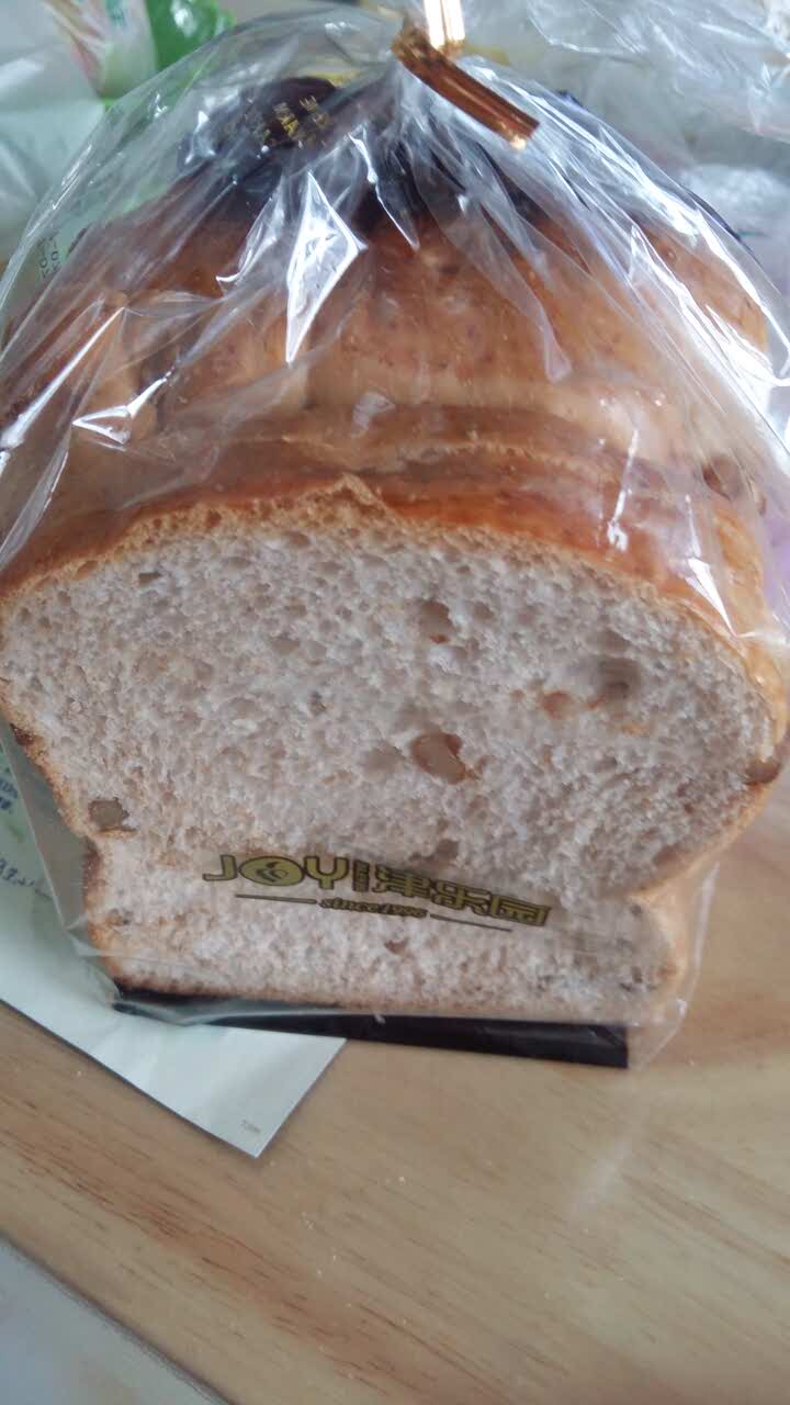 2022津乐园(华明店)美食餐厅,全麦面包里有核桃仁,挺好的.