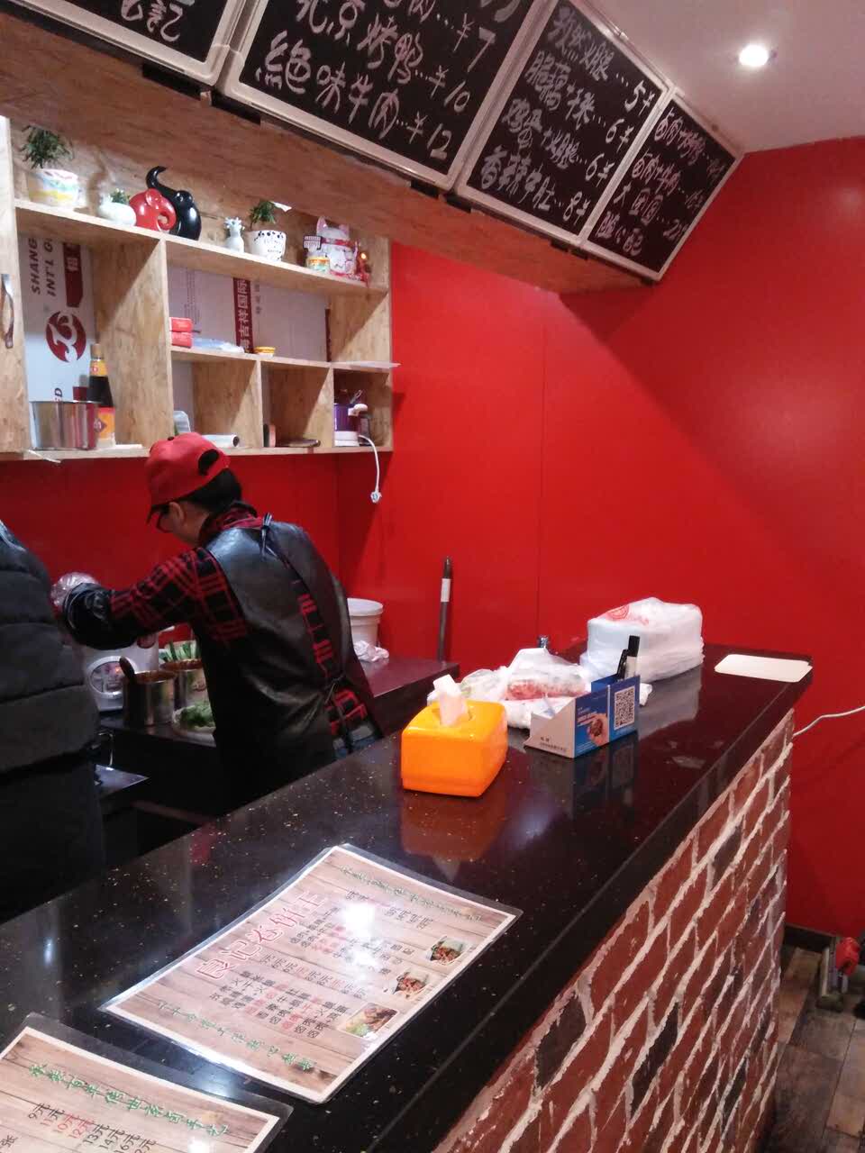 美食餐厅,两位小姑娘服务非常不错,味