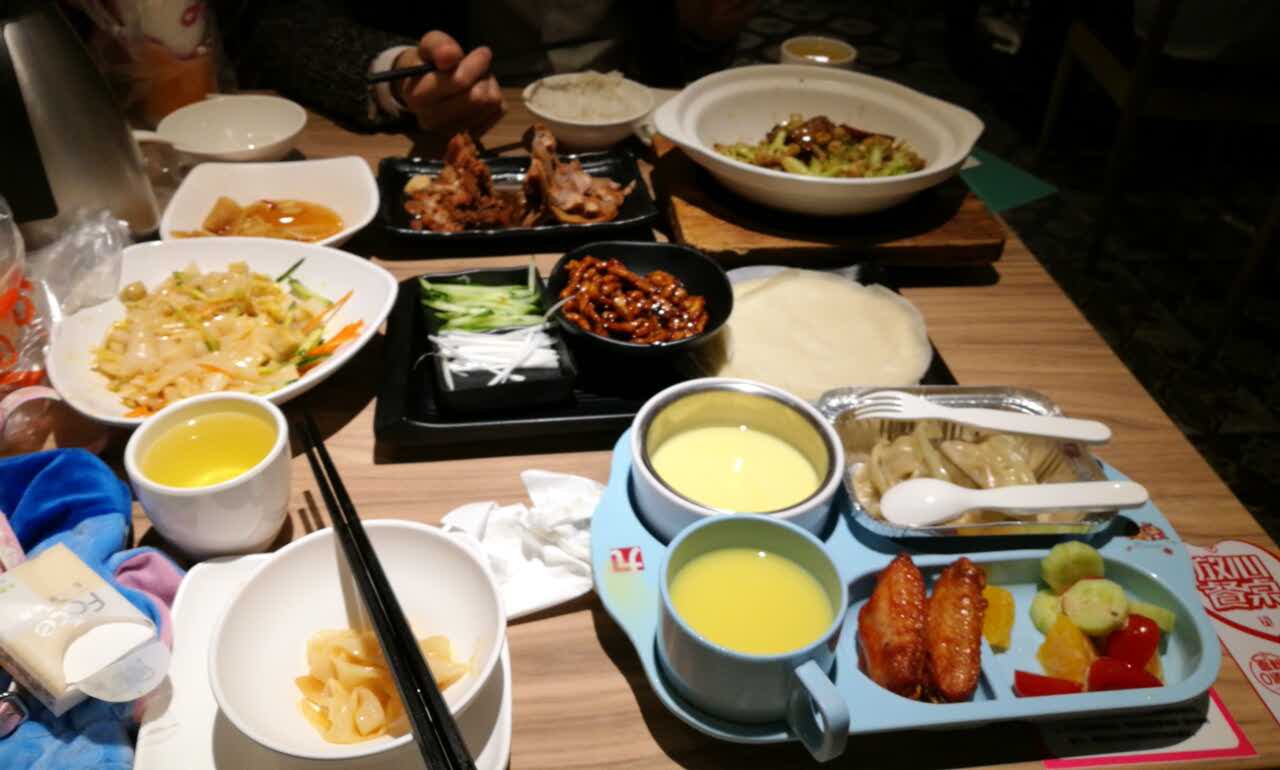 2022九毛九西北菜(武商众圆广场店)美食餐厅,酱骨架很入味,服务员陈贵